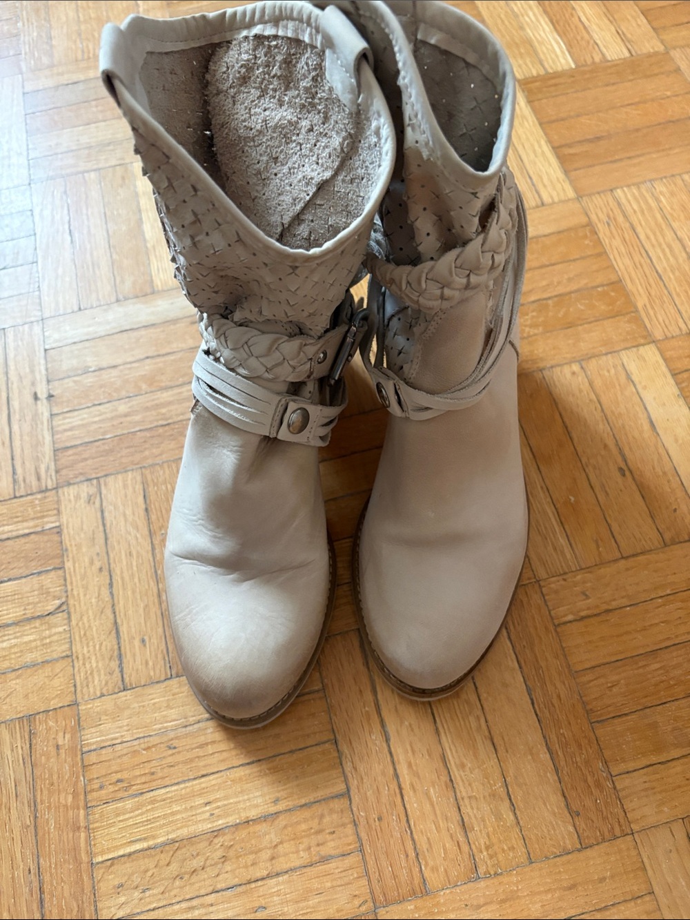 Vera Gomma Women’s Beige Braided Ankle Boots